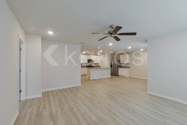 Photo - 135 Swallowtail Ln