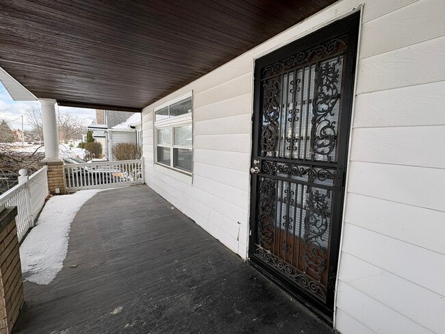 Photo - 17407 Woodbury Ave