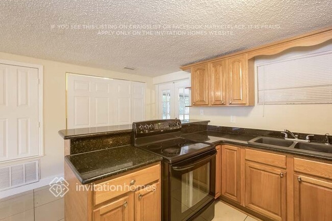 Photo - 11811 Roselawn Ave