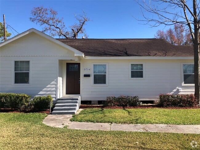 Building Photo - 5716 Robertson St Rental
