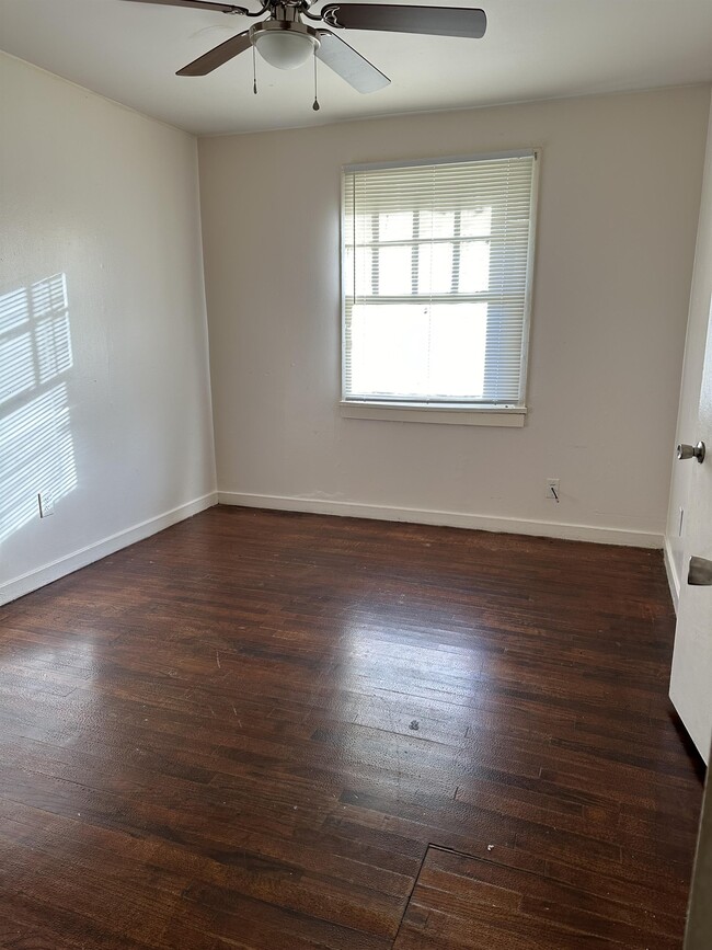 Photo - 2404 Knox Dr