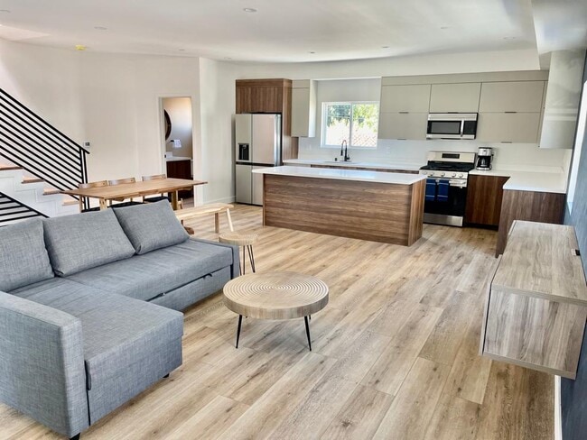 Photo - 14539 Weddington St