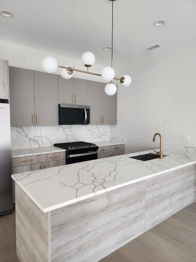 Photo - 4625 S Michigan Ave Unit 1