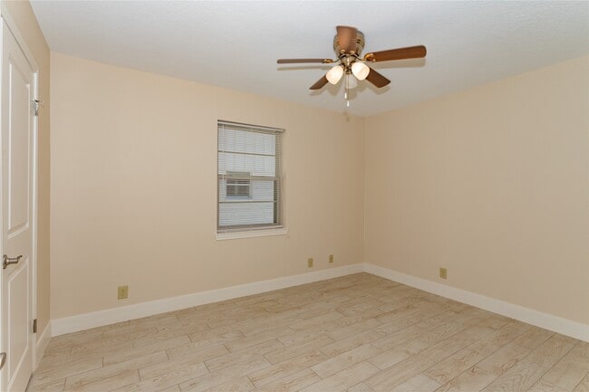 Photo - 9714 Cedardale Dr