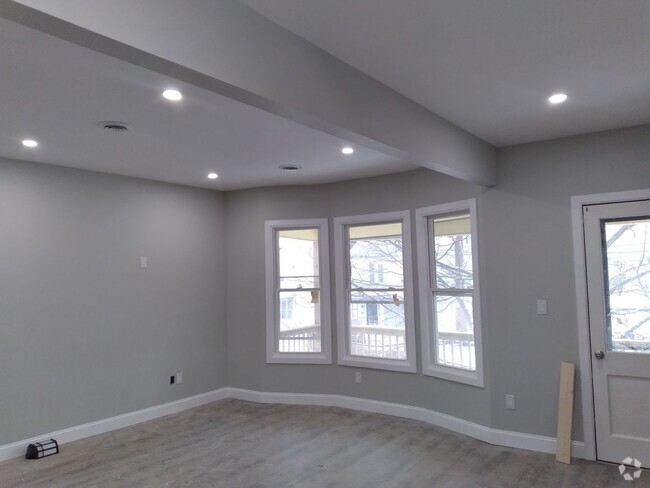 Building Photo - 14 W Erie St Unit 2 Rental