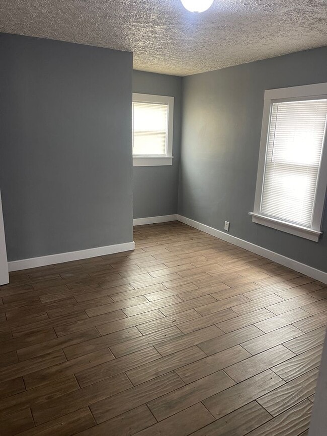 Building Photo - Nice 2 Bedroom Home