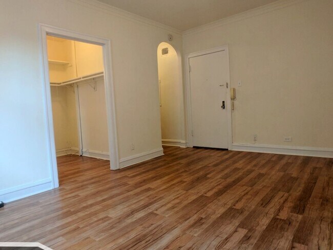 Photo - 2536 N Sawyer Ave