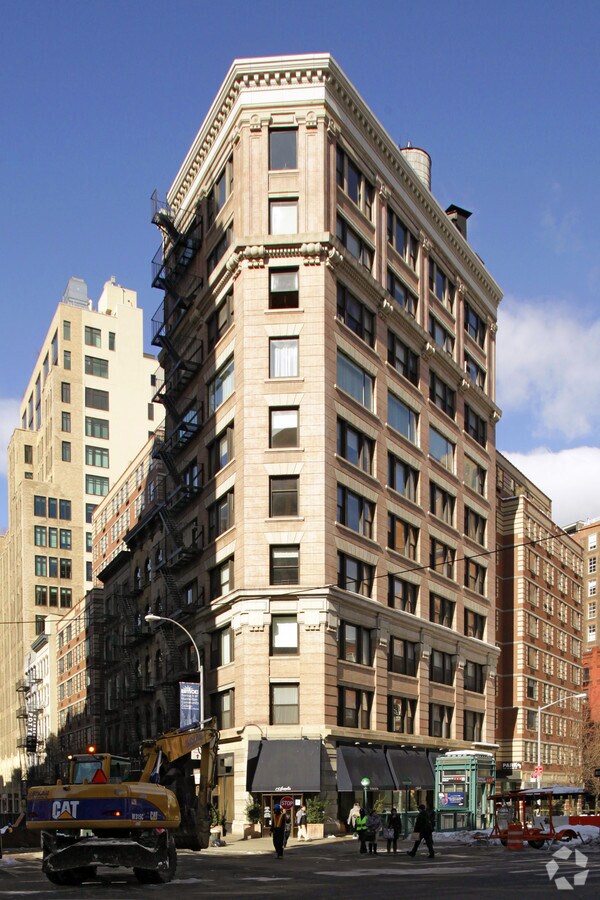 Photo - 139 Chambers St Apartments