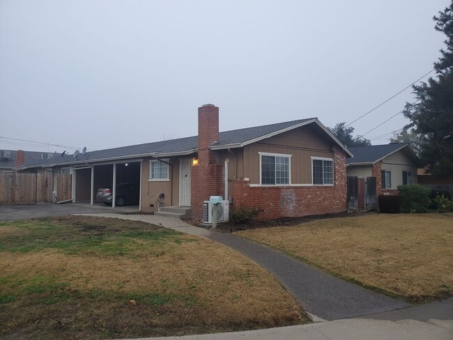Building Photo - GIL560 Unit 3 Rental