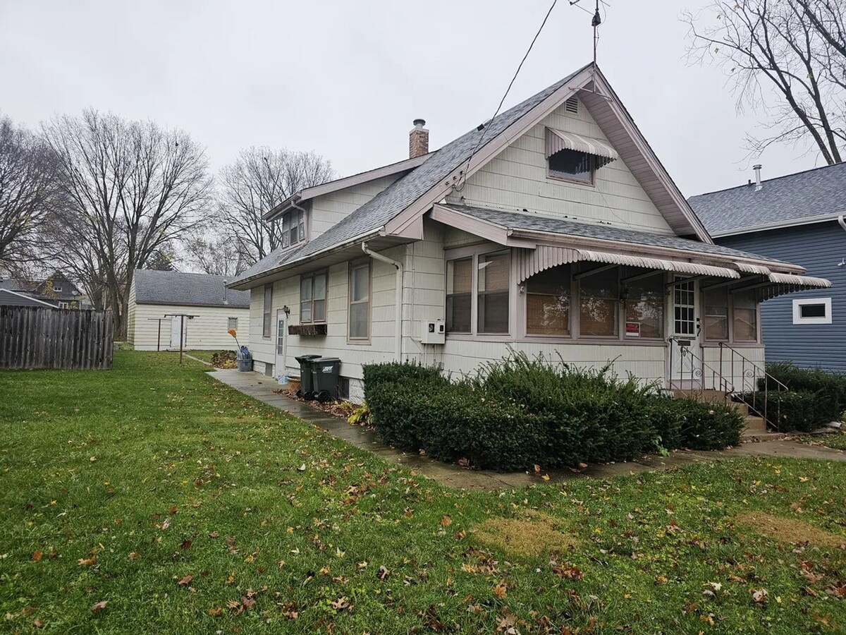 Plenty of Space! 4-Bedroom Home with 3-Car Garage! - Plenty of Space! 4-Bedroom Home with 3-Car Garage!