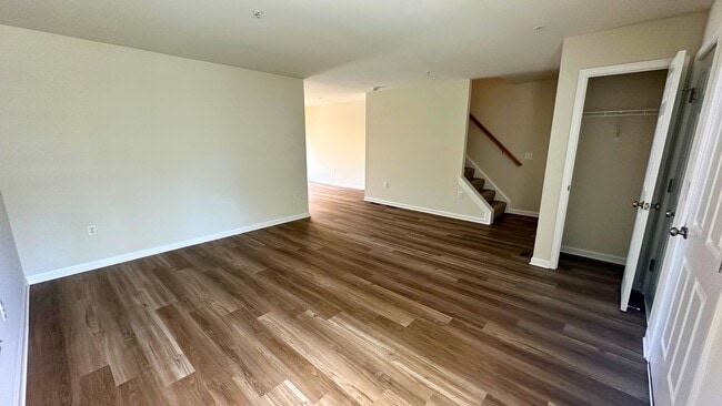 344 Alexandria Ct