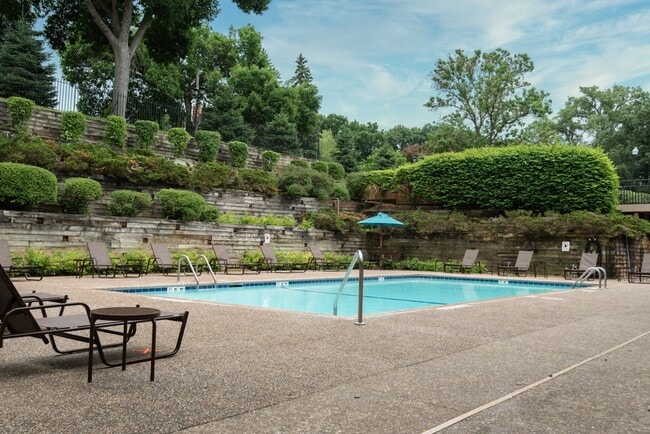 Photo - Vernon Oaks Apartments
