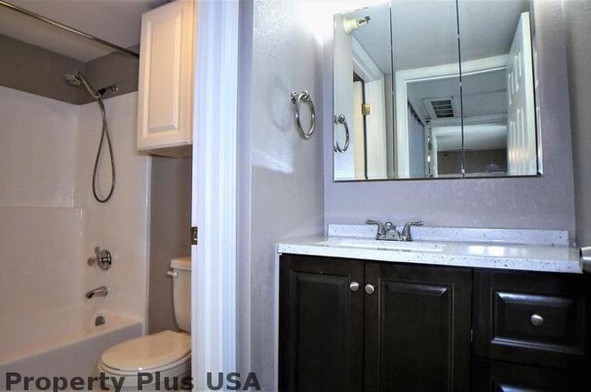 Photo - "Chic Scottsdale Retreat: Cozy 1-Bedroom Gem with Modern Comforts!" Unit 219