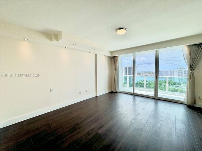 Photo - 3301 NE 183rd St