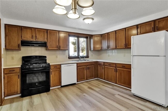 Photo - 276 Tennyson Terrace