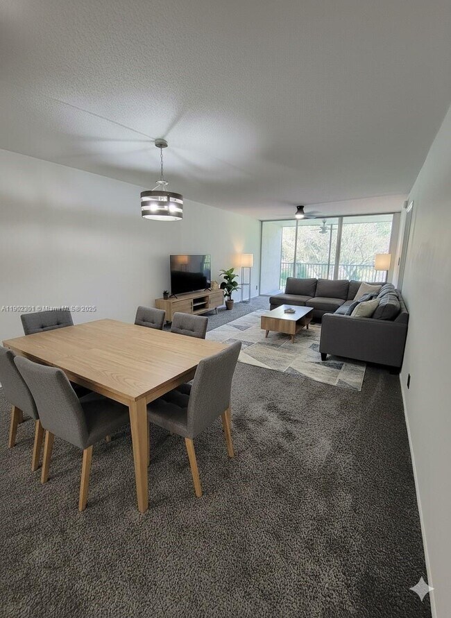 Building Photo - 5100 SW 64th Ave Unit 201A