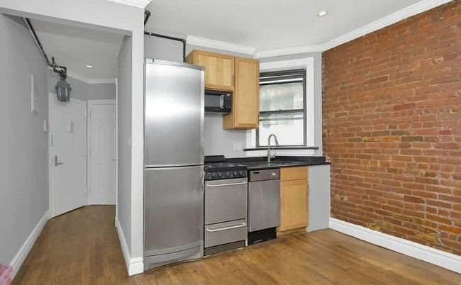 219 E 23rd St Unit 11