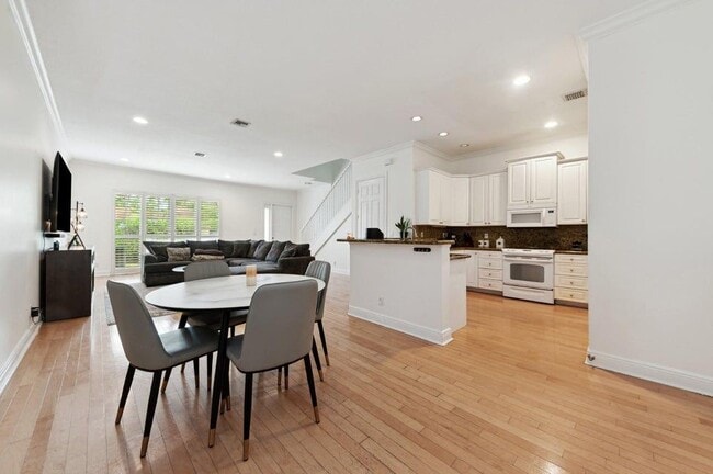 Photo - 1416 NE 4th Ct