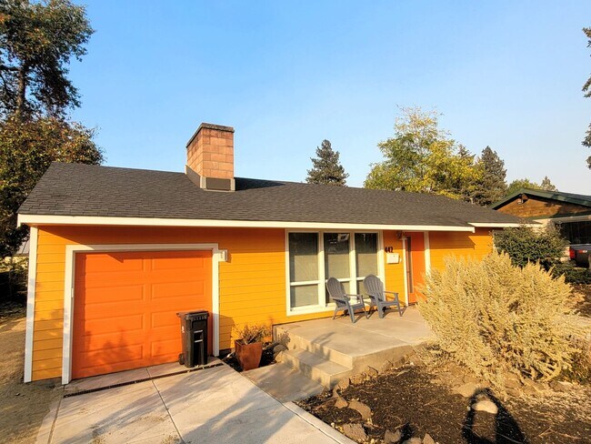 Photo - Charming Single-level Home, Fully Furnished + WIFI. Convenient NE Location! Pilot Butte, Downtown.