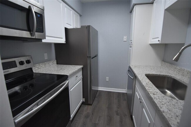 Photo - 305 Wymore Rd Unidad 107