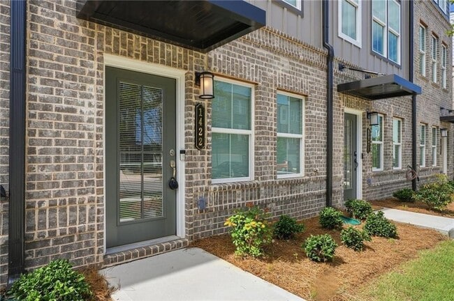 Photo - 1422 Creekside Cir NW