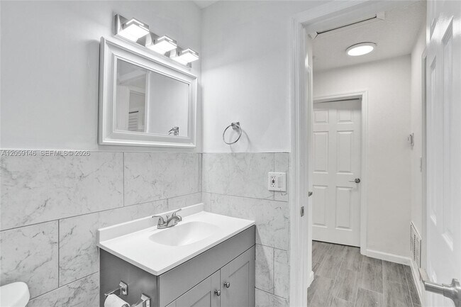 5900 NW 19th St Unit B