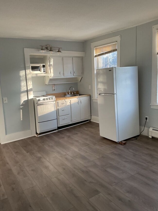 Photo - 38 Railroad St