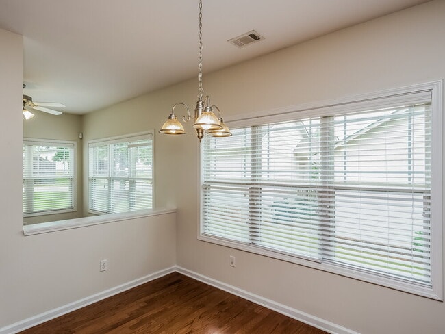 Photo - 92 Majestic Dr