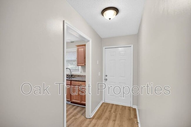 Photo - 220 Cornell Dr