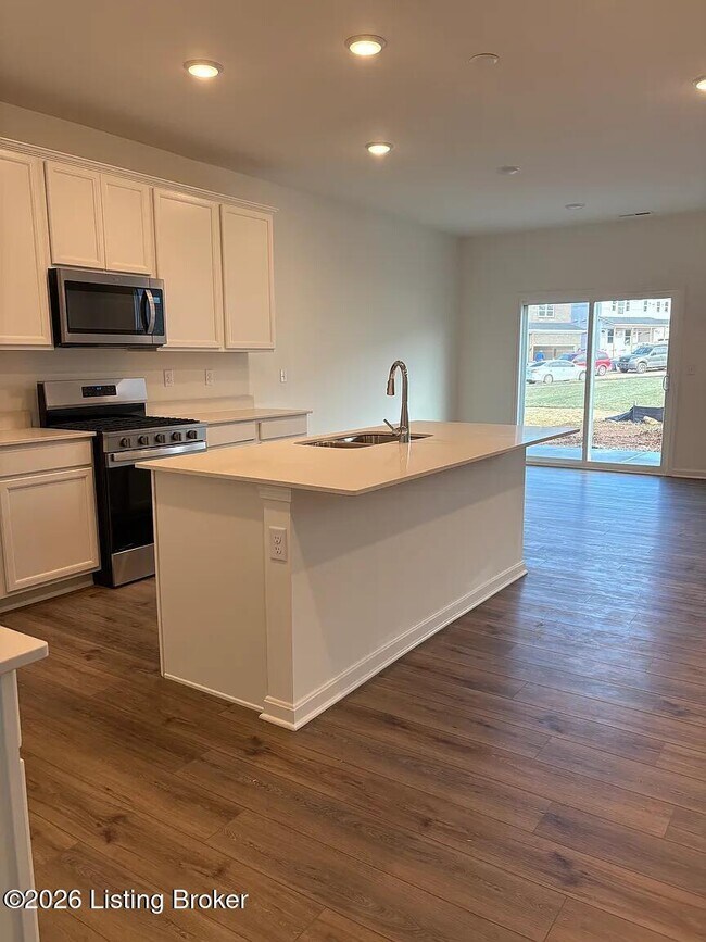 Photo - 2015 Lyndon Green Cir