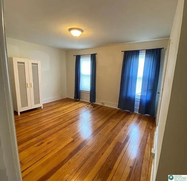 Photo - 528 Selfridge St