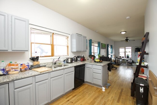 Photo - 1340 W Hubbard St Unidad 3R