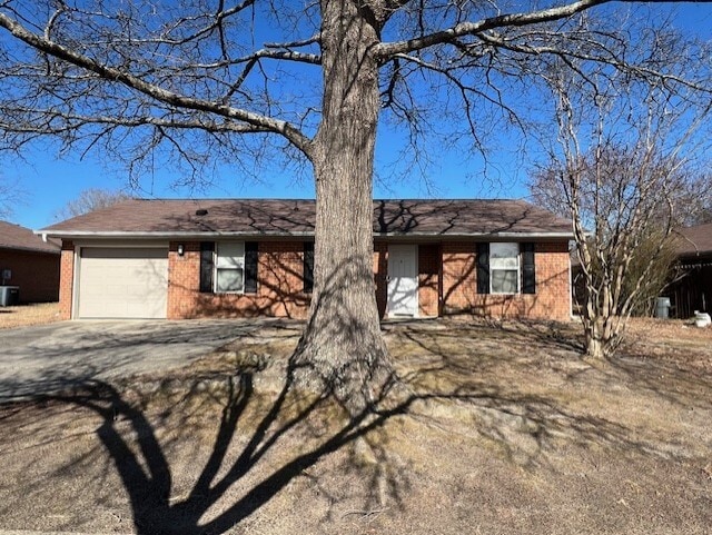 Building Photo - 103 Jardin Ct