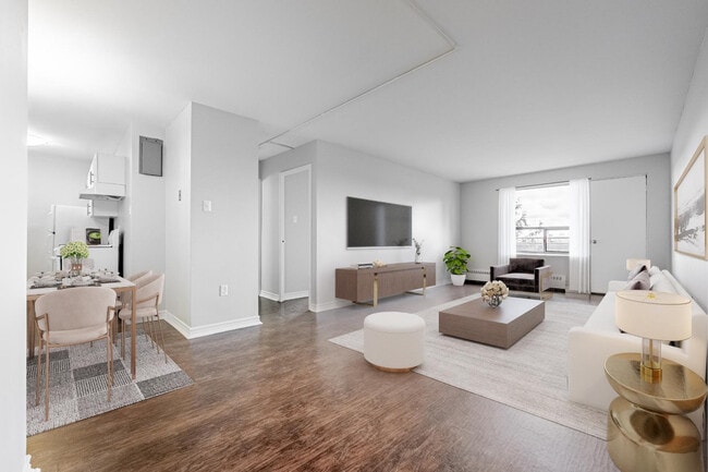 Photo - 940 Commissioners Road East