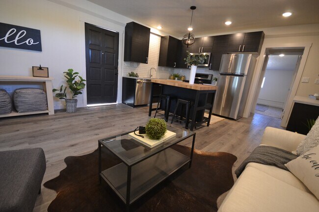 Photo - 560 SW Paiute St