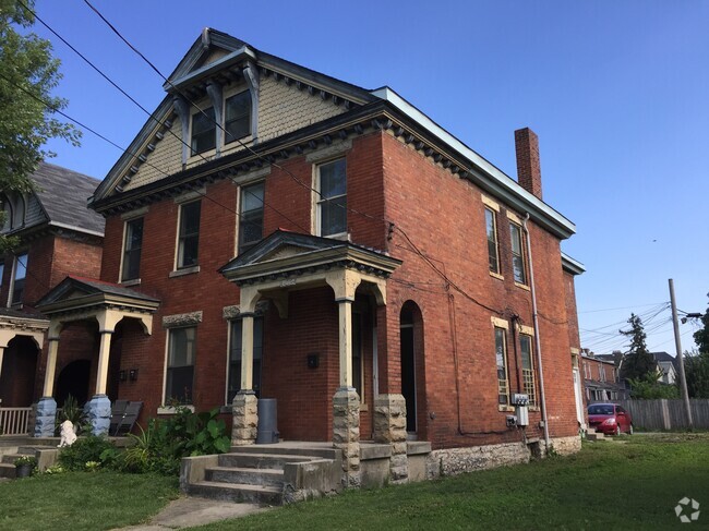 Building Photo - 406 W 1st Ave Unit 406 W. 1st Ave C-Bus Rental