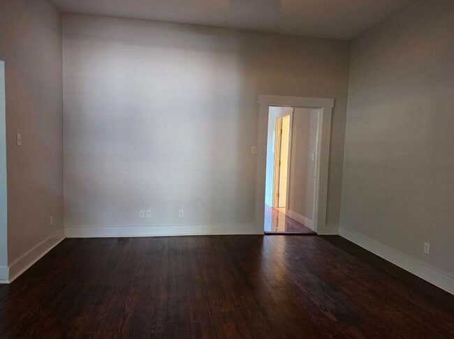 Photo - FOR LEASE!!