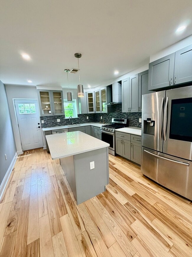 Photo - Modern 3-Bedroom Home with Rooftop Access, Finished Basement & Wet Bar