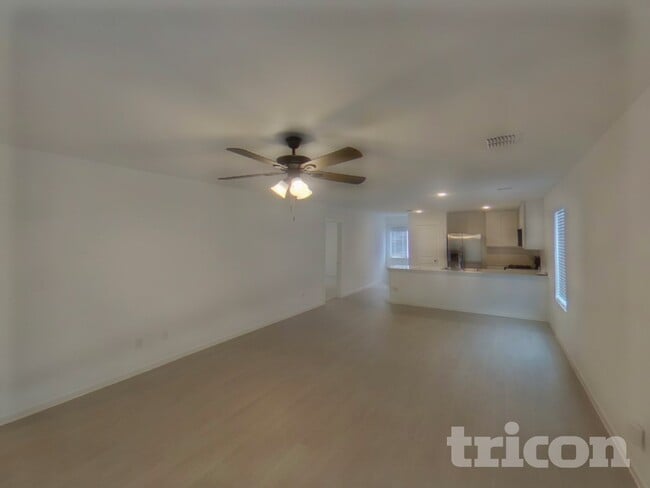 Photo - 807 Ponderosa Ln