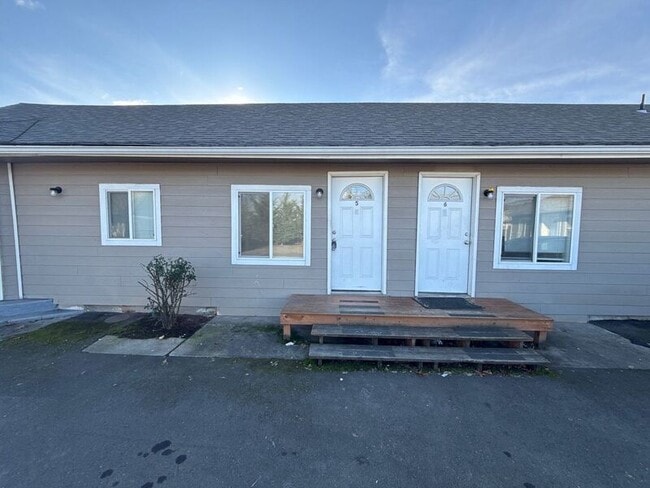 Photo - 3357 Portland Rd NE Unit #5