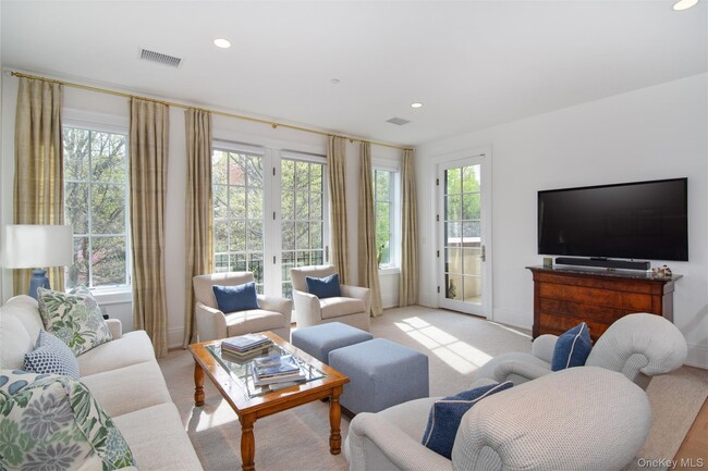 Photo - 15 Kensington Rd Unit 303