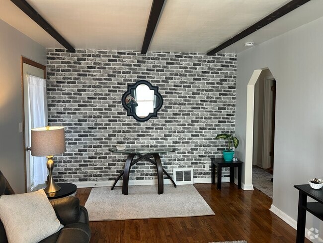 Building Photo - 2031 Calhoun St Rental