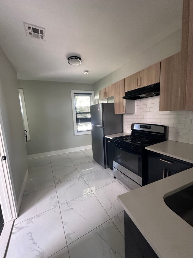 Photo - 154 Sanford St Unit 2