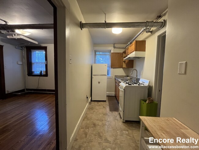 Building Photo - 189 Summer St Unit #3 Rental