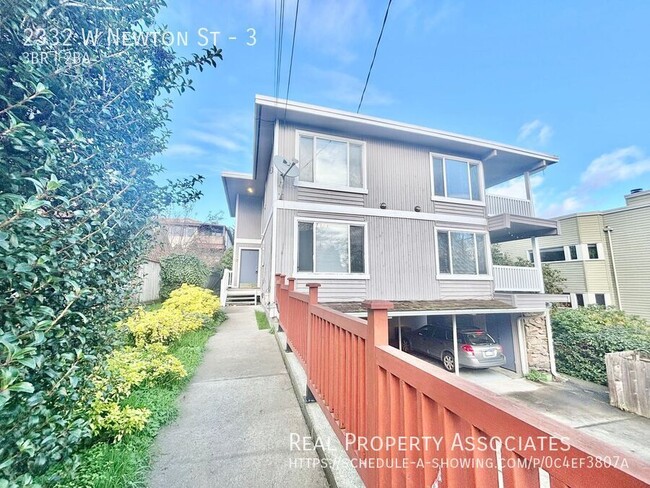 Building Photo - 2332 W Newton St Unit 3