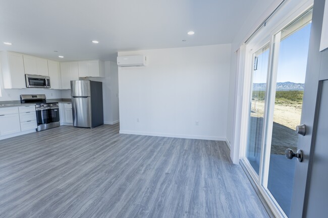 6151 Poppy Blvd Unidad D