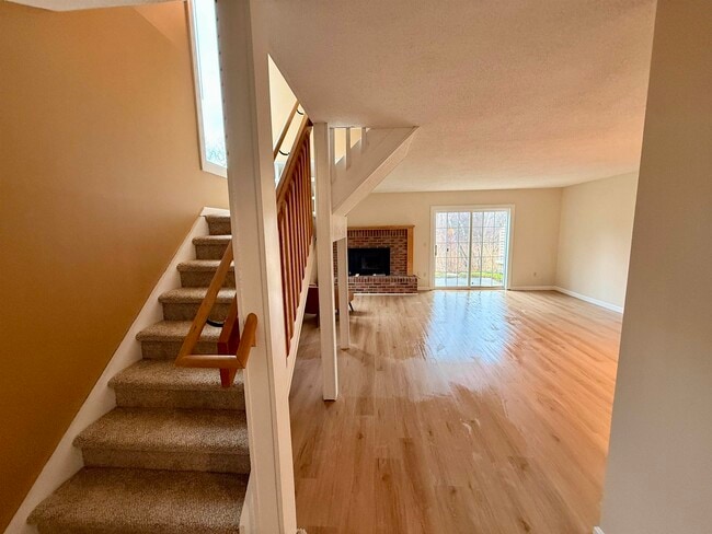 Photo - L4 Stonehedge Dr Unit L4