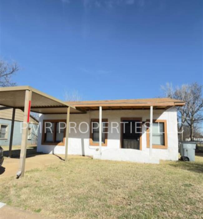 Building Photo - 2 Bedroom/ 1 Bathroom- House