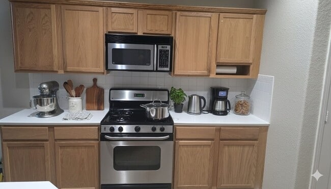 Photo - 421 Abbey Ln