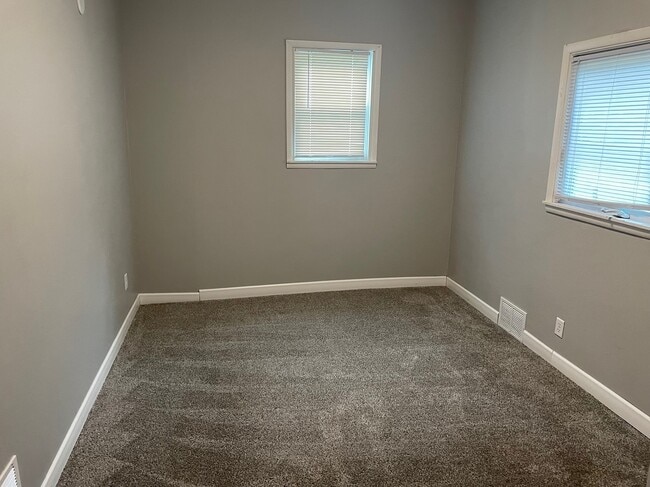 Photo - 3945 Van Nest Ave